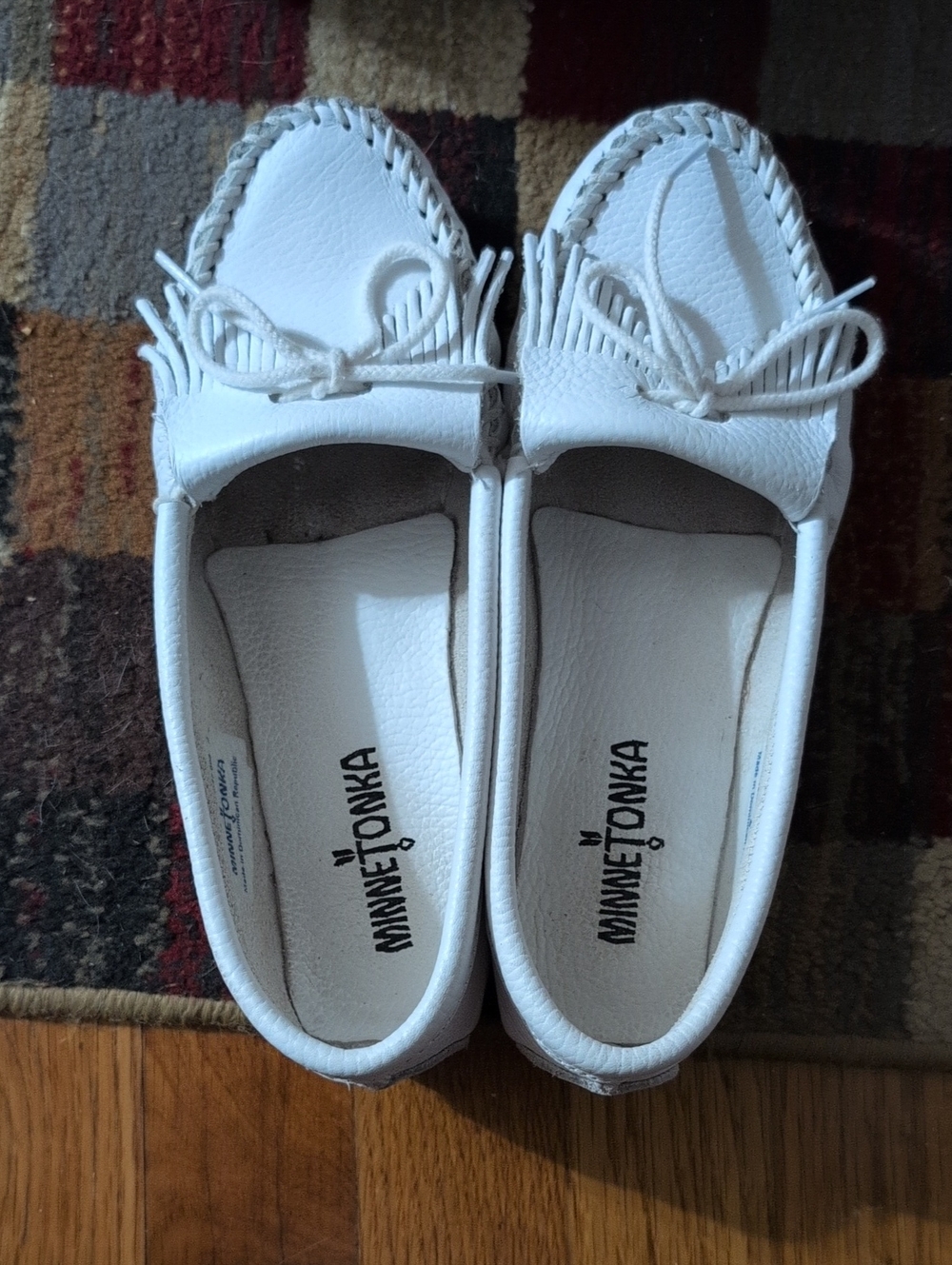 REDUCED PRICE!! Minnetonka White Leather Fringe Moccasin Flats